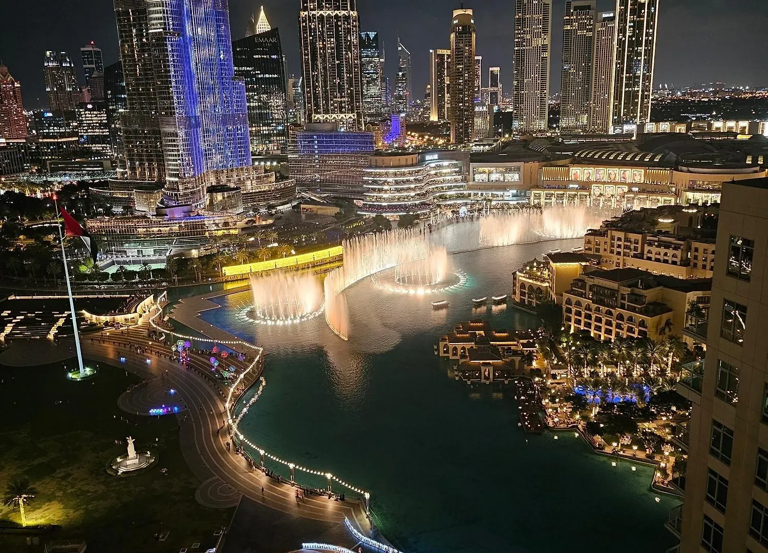 Burj Khalifa Dancing Fountain View Apartment Dubai